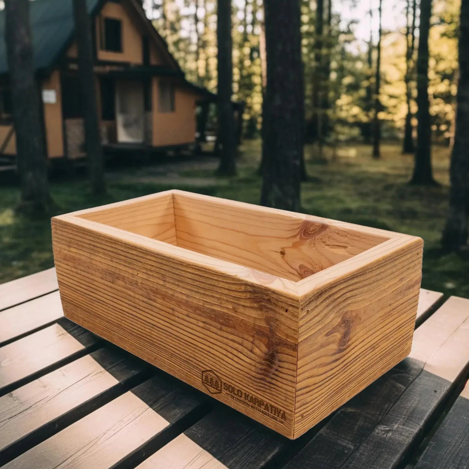 Dekorative Box aus massivem Holz