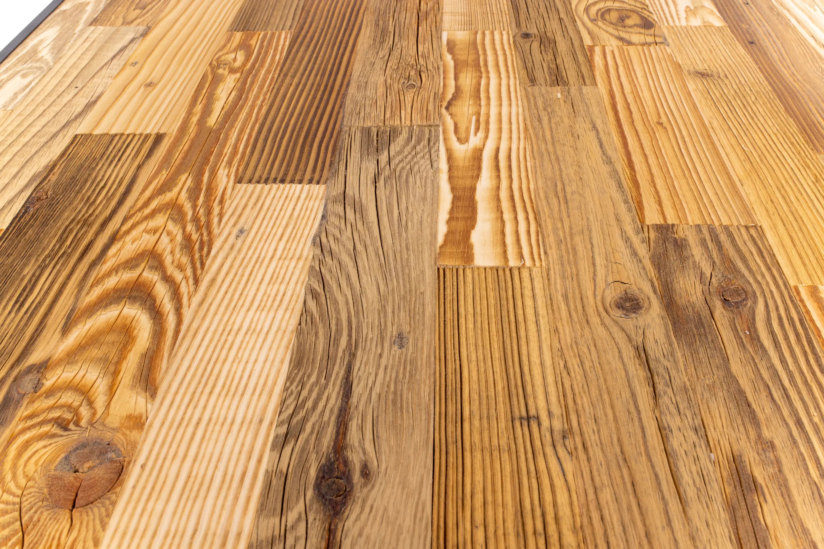 Paneel mit versetzten Schmalteilen im Profil